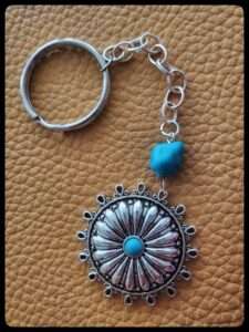 Cute and fashionable keychain with a flowery look